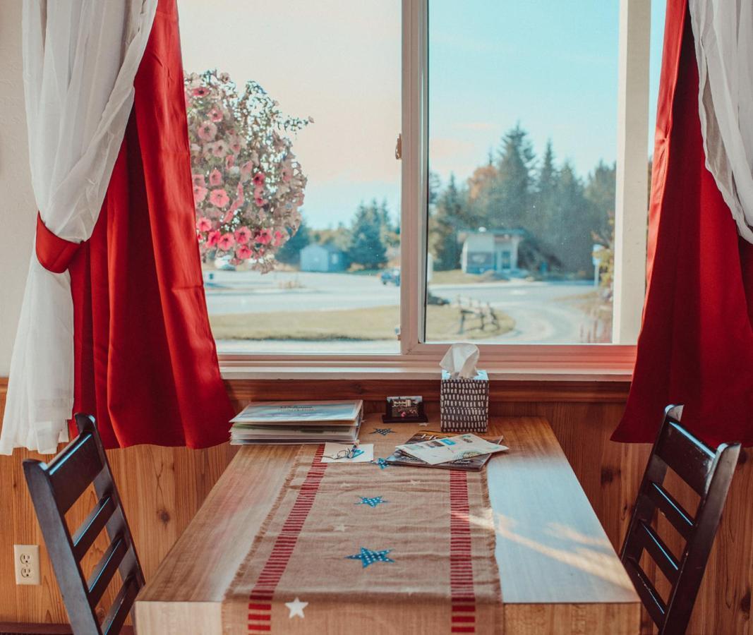 Pioneer Inn Downtown Хомер Экстерьер фото