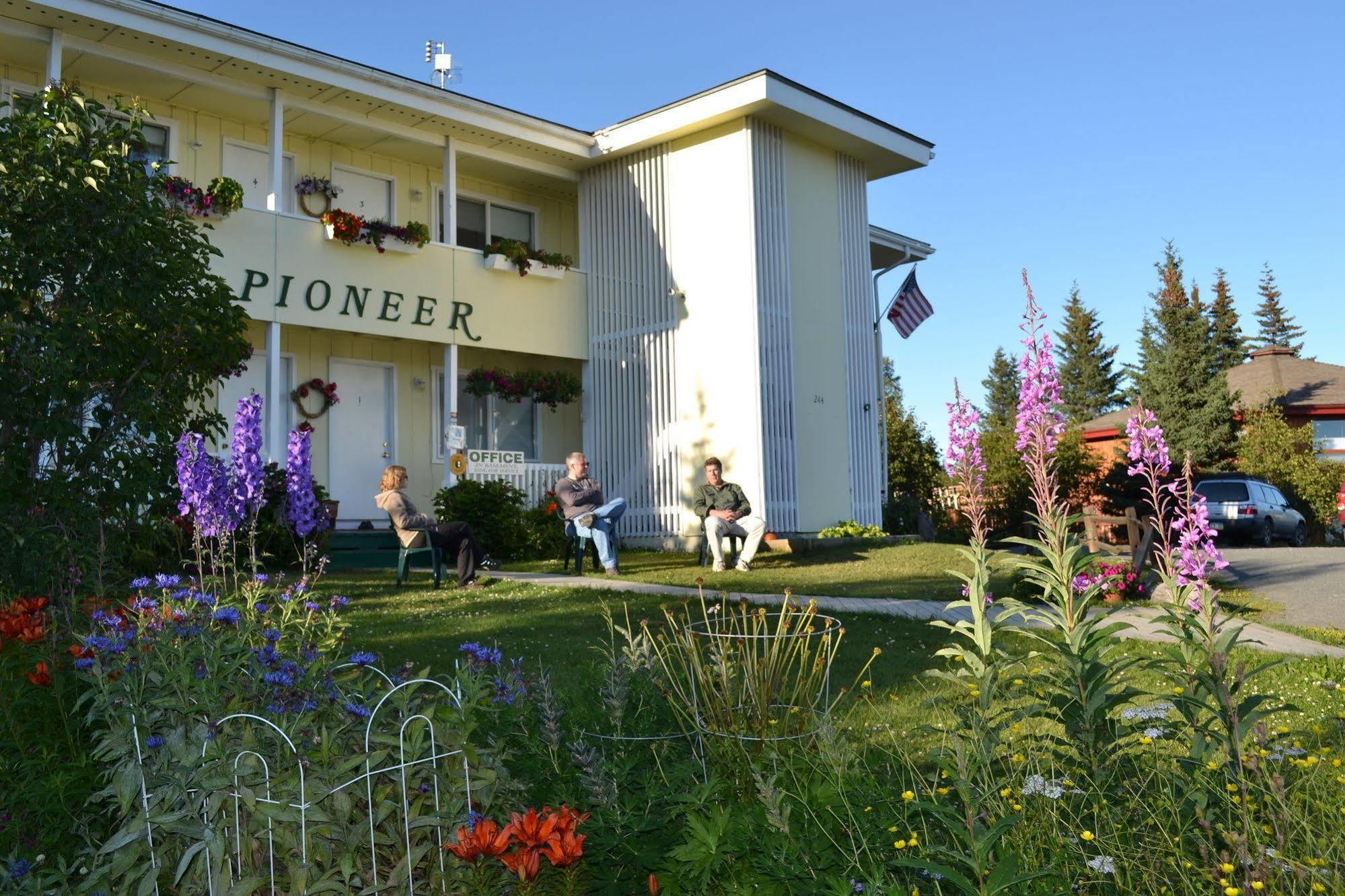 Pioneer Inn Downtown Хомер Экстерьер фото