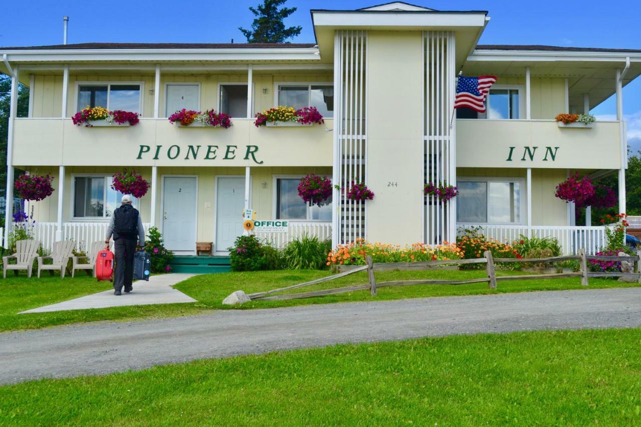 Pioneer Inn Downtown Хомер Экстерьер фото